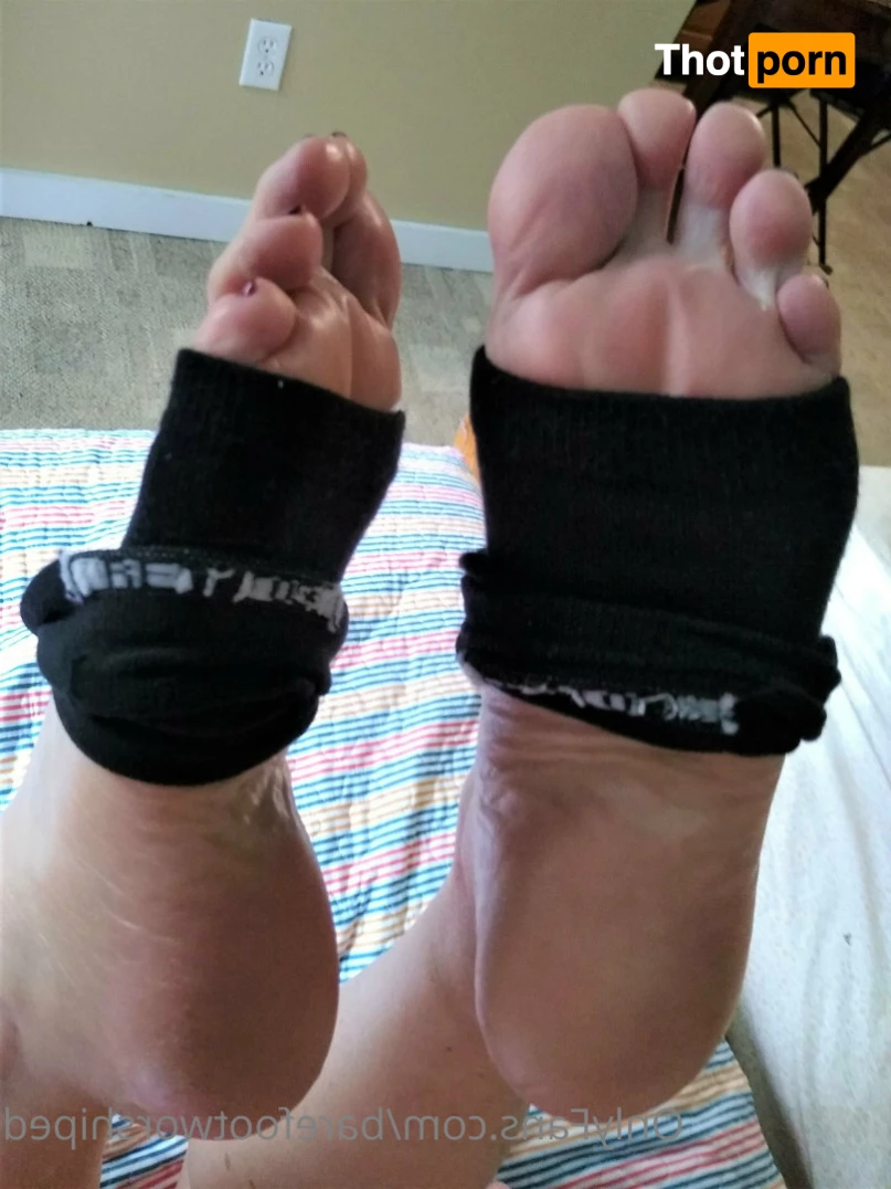 Barefoot Worship 6710943