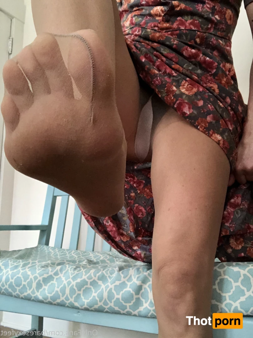 Bare Sexy Feet 7542968