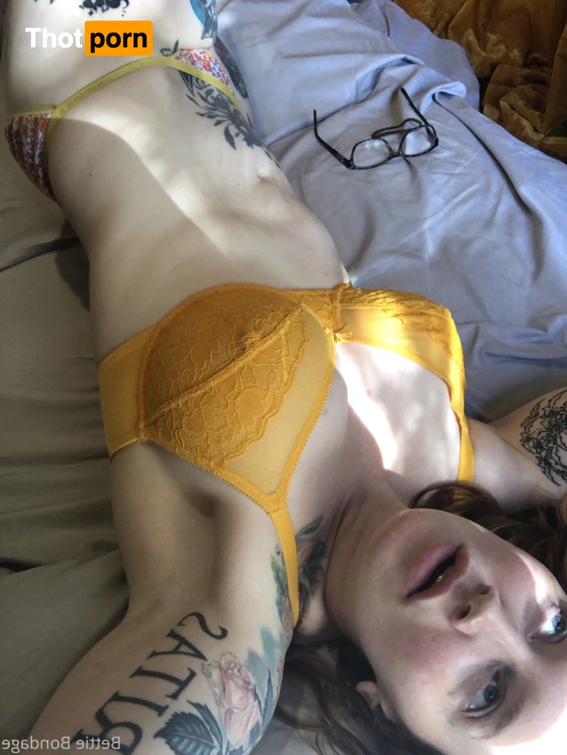 Bettie Bondage 15060136