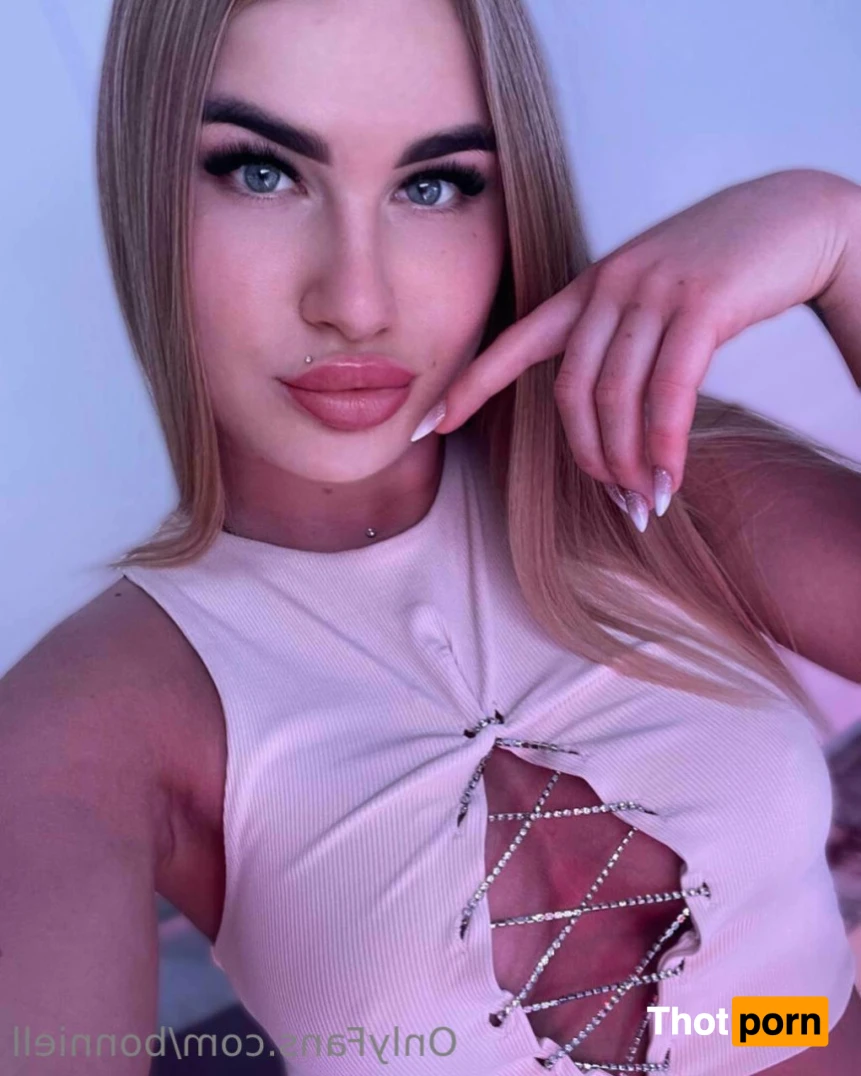 Blonde Bonnie 🖤🐰 14865804