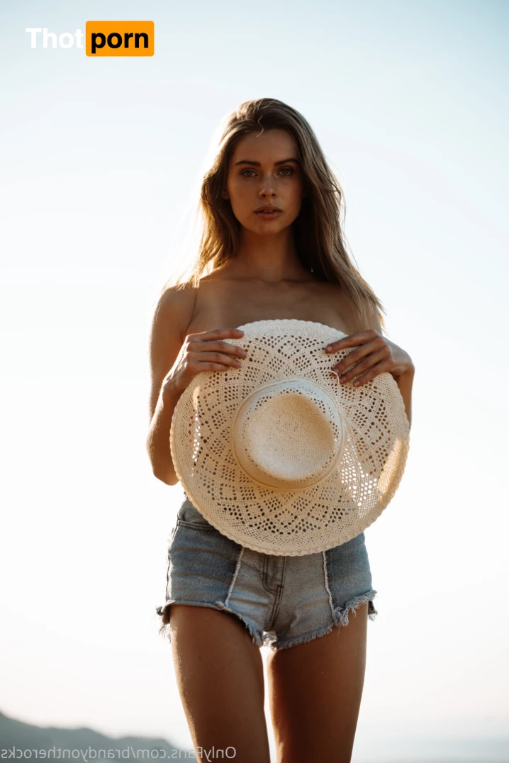 Brandy 🤍 10527718