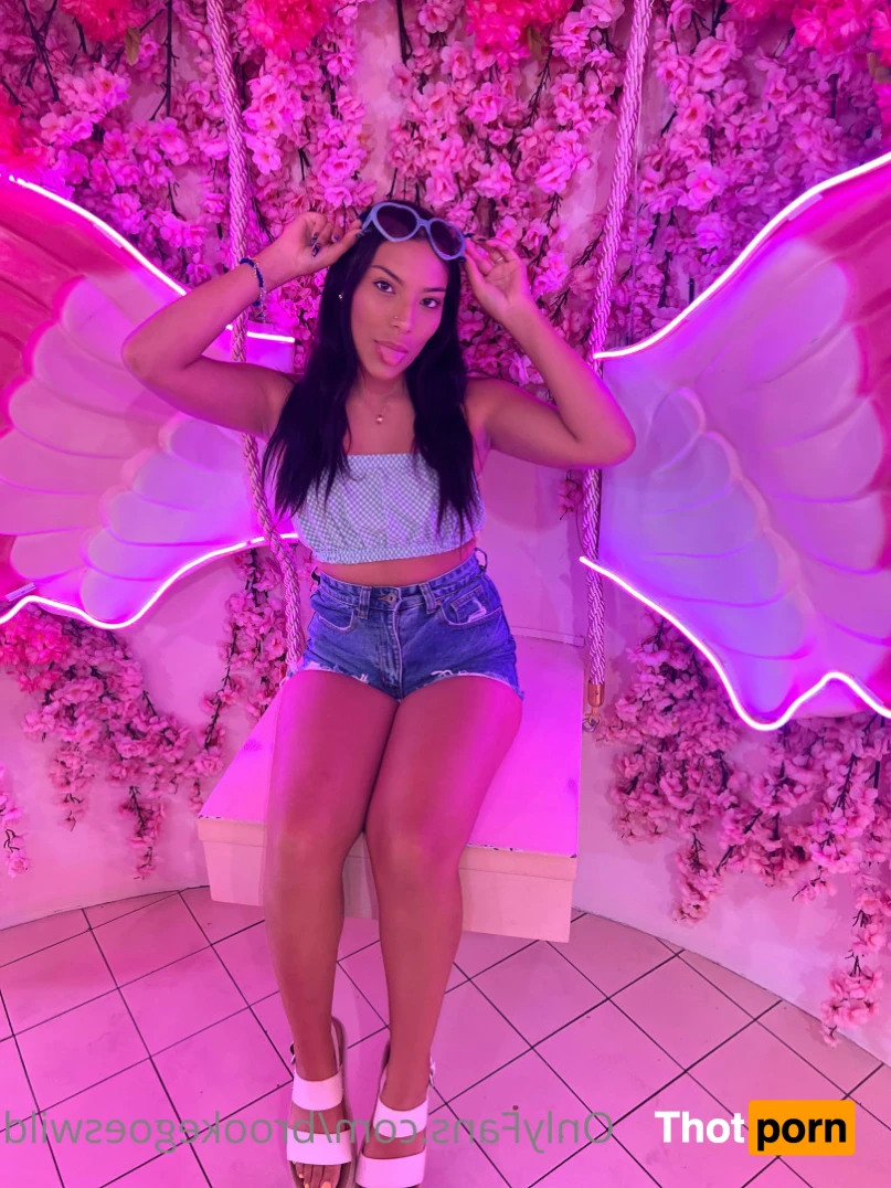 Brooke 🌈👸🏻 14838397