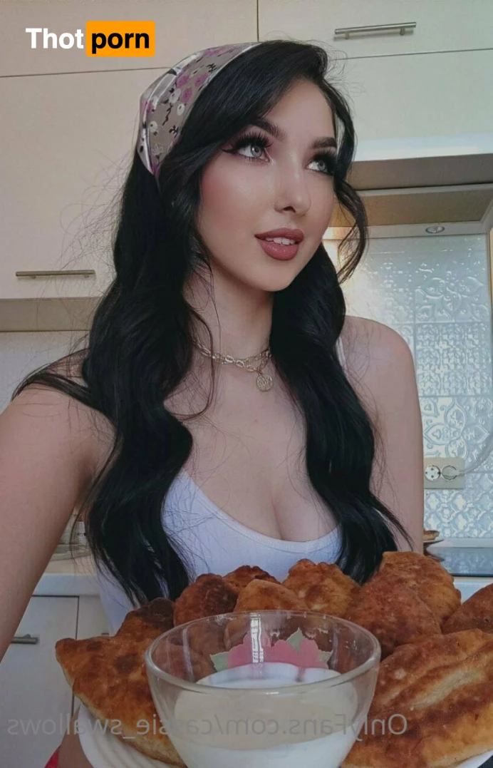 Cassie Swallows 10571056