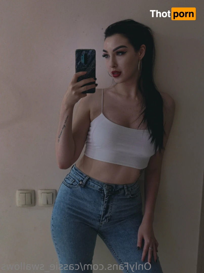 Cassie Swallows 13549561