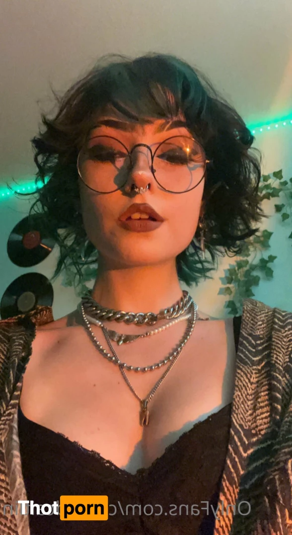 c a i t l i n 7194260