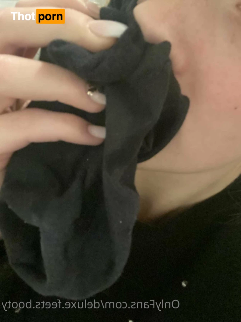 Deluxe.Feets 6687297