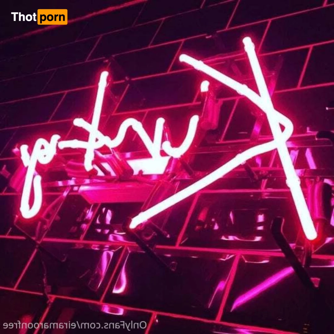 Eira Maroon 13753833