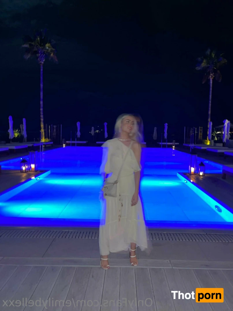 Emily Bellexx 14737285