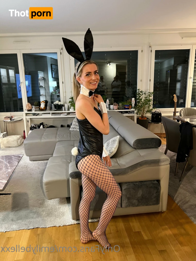 Emily Bellexx 14737395