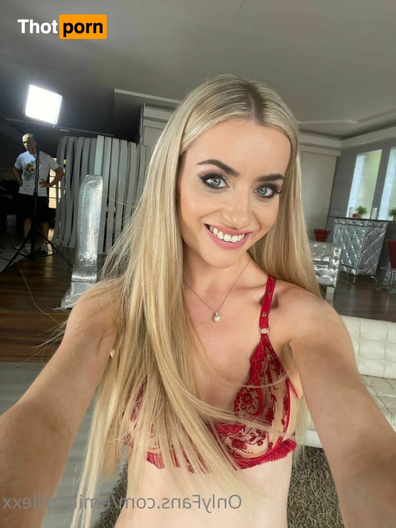 Emily Bellexx 14737543