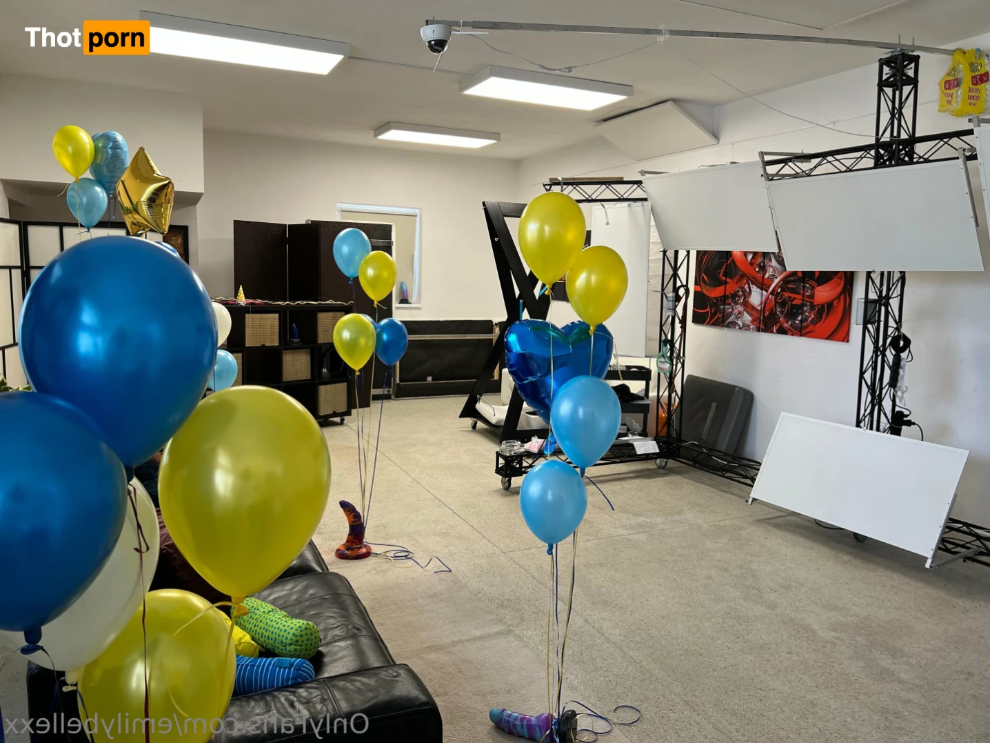 Emily Bellexx 14737584