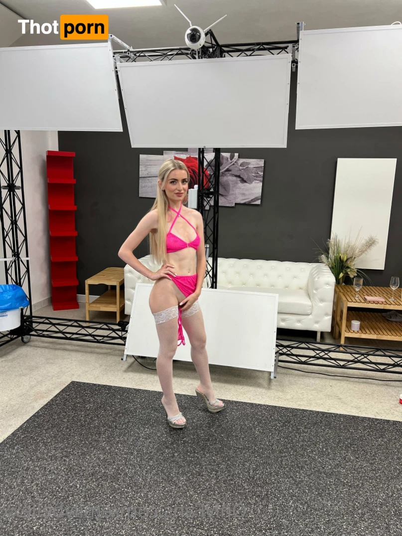 Emily Bellexx 14738302