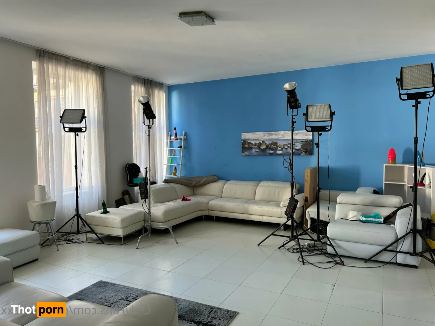 Emily Bellexx 14738812