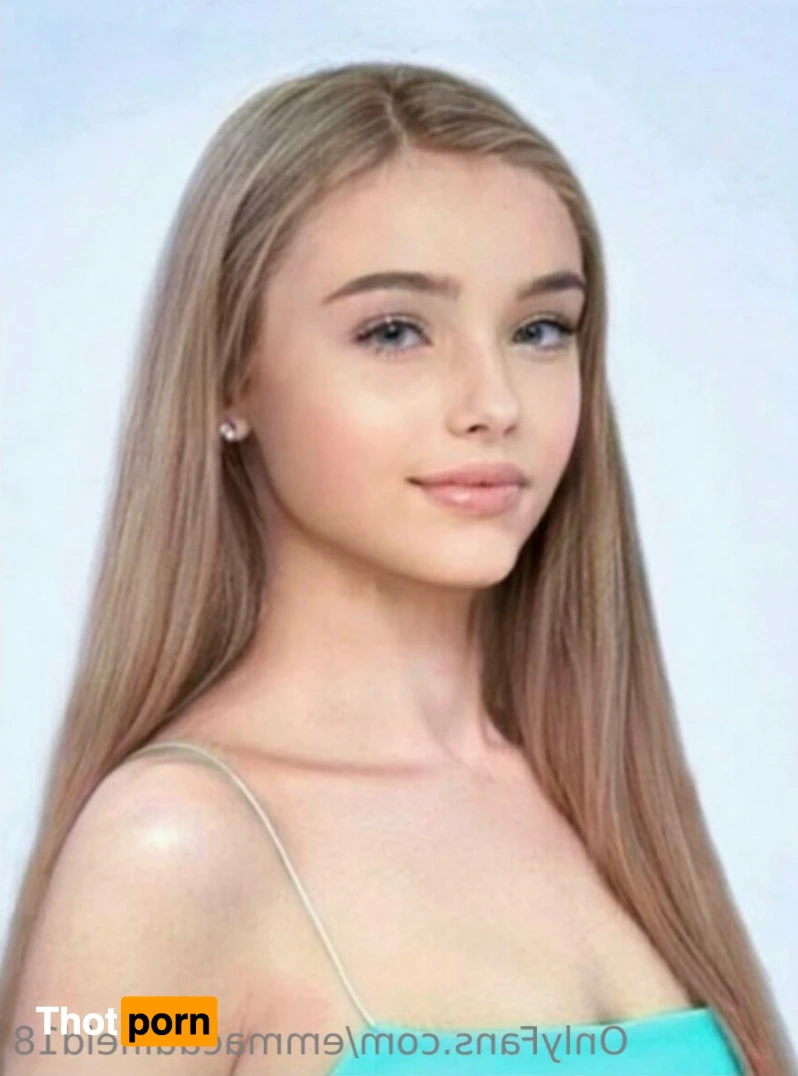 Emma NYU Freshie 😇 14702137