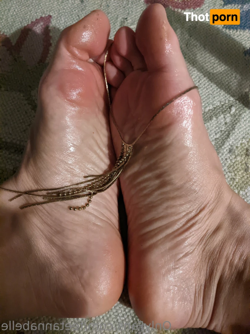 Anna feet crush vore love 😘 7101829