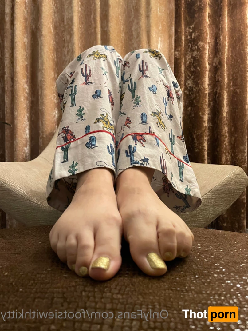 Footsie With Kitty 7660603