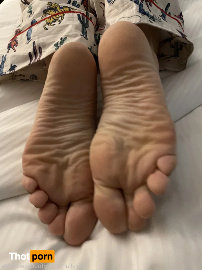 Footsie With Kitty 7660608