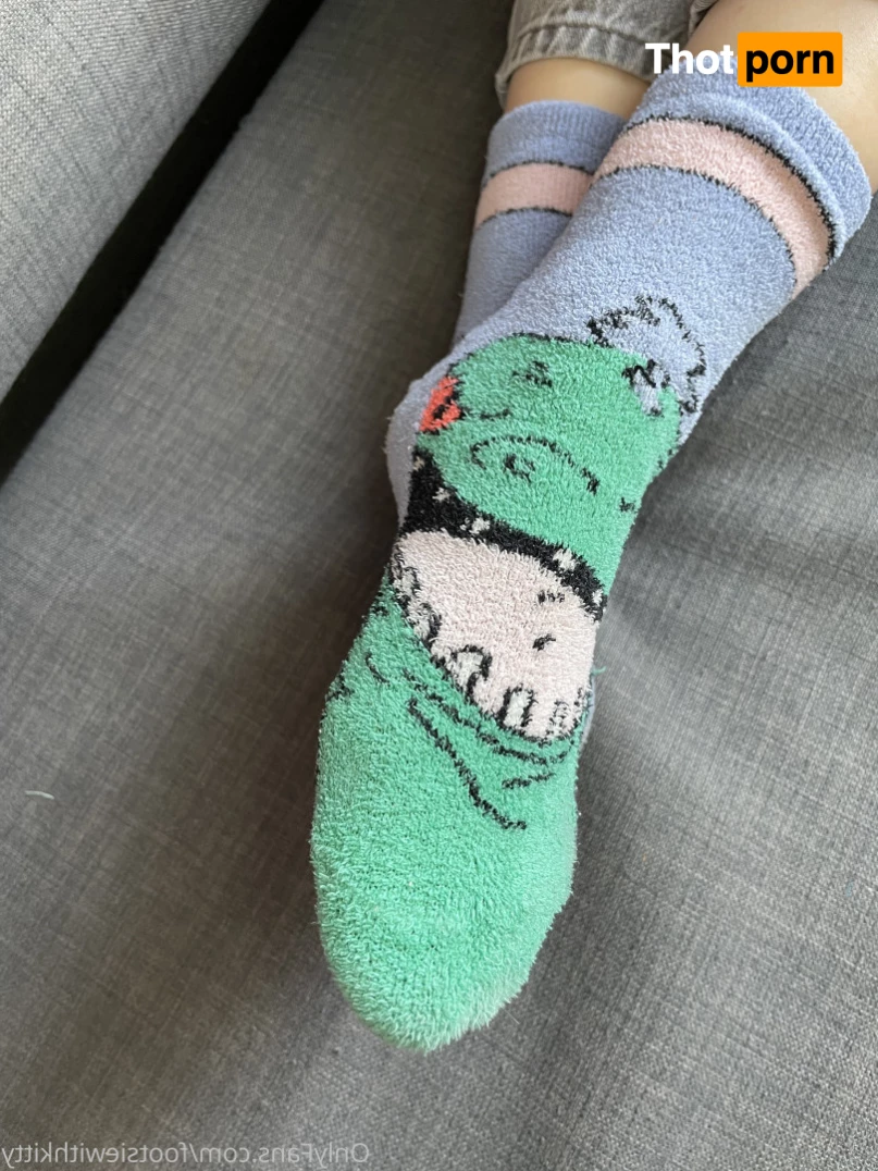 Footsie With Kitty 7660633