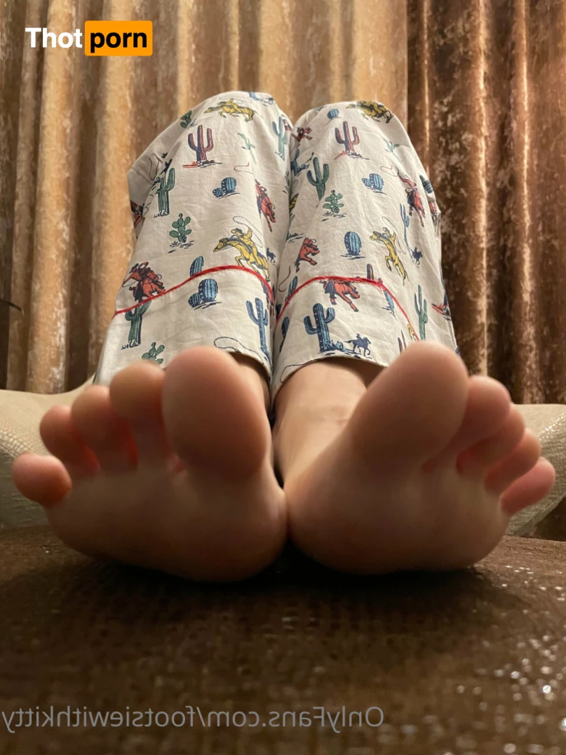 Footsie With Kitty 7660695