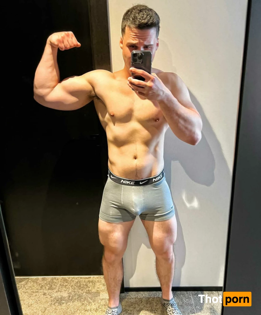 FREE GAY ONLYFANS • DENNIS NICKOLERO 7521360