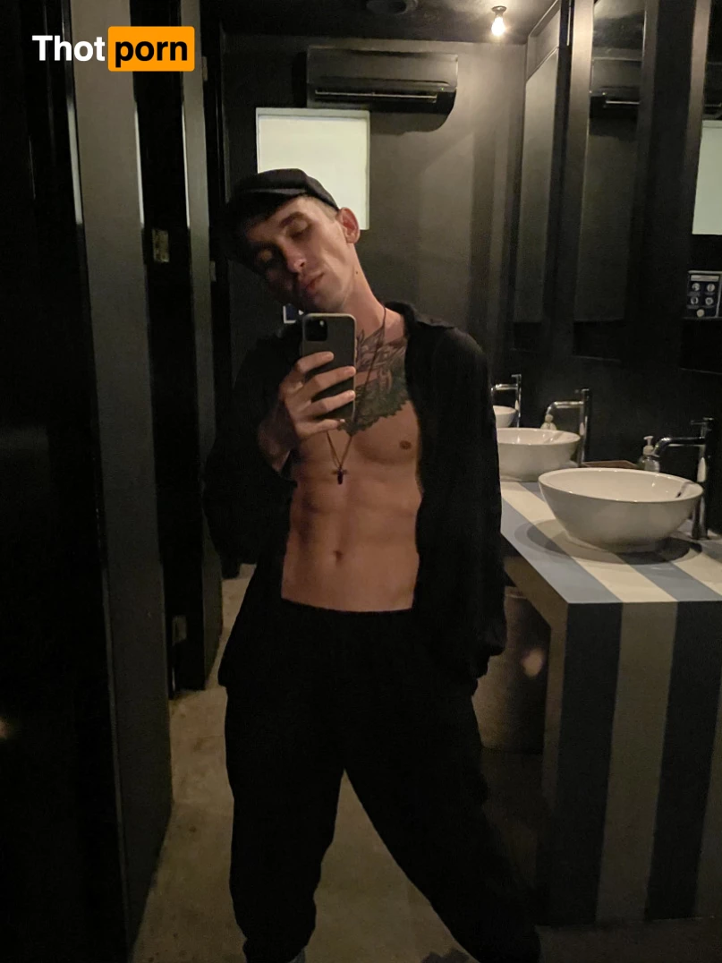 FREE GAY ONLYFANS • DENNIS NICKOLERO 7521378