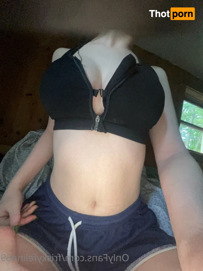 THE frisky feline 7066320