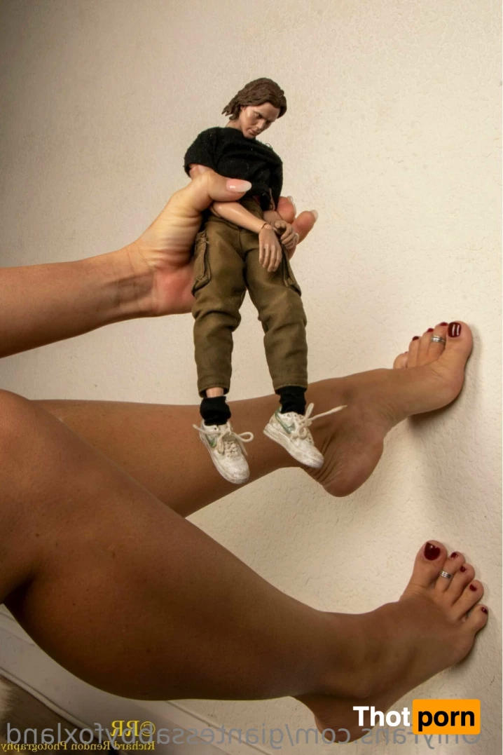 Giantess Abby 😈 7062395