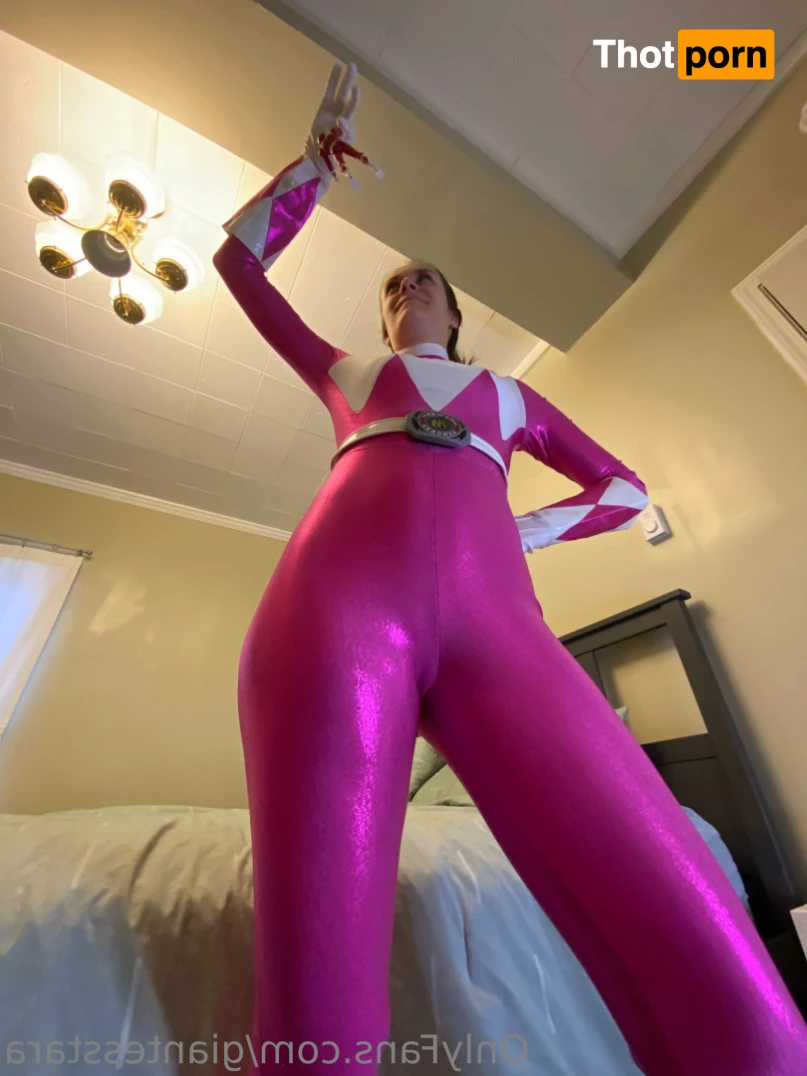 Giantess Tara 14483268