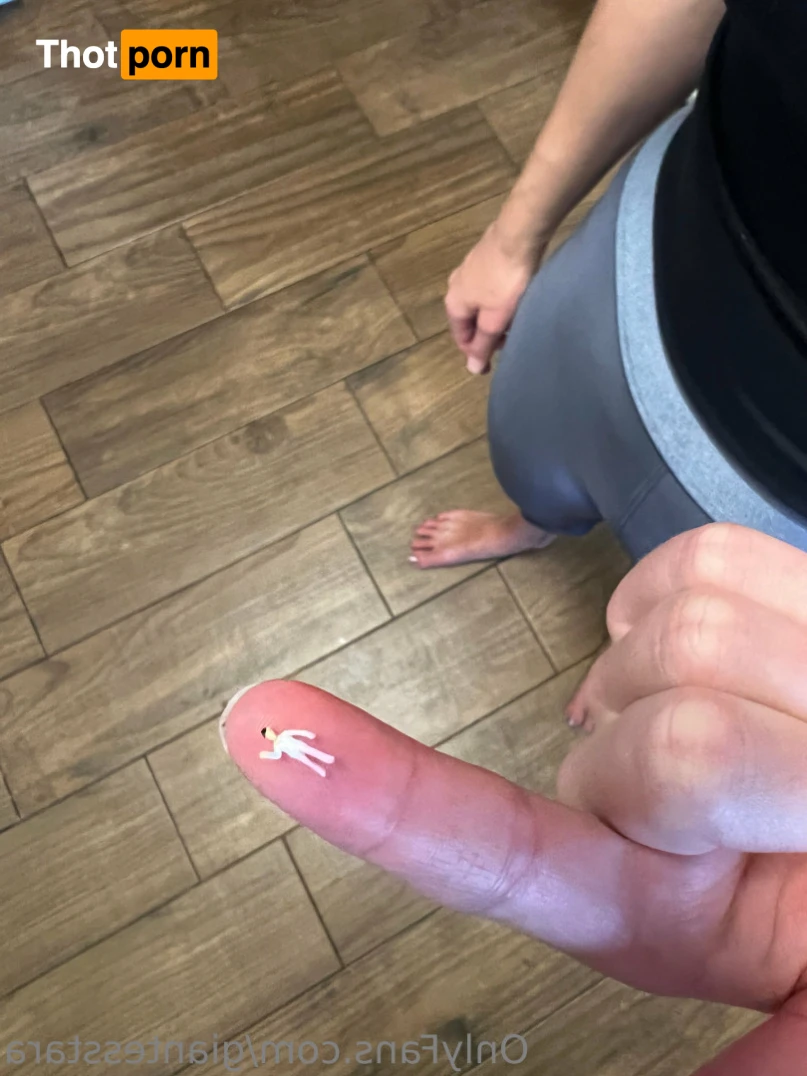 Giantess Tara 14483480