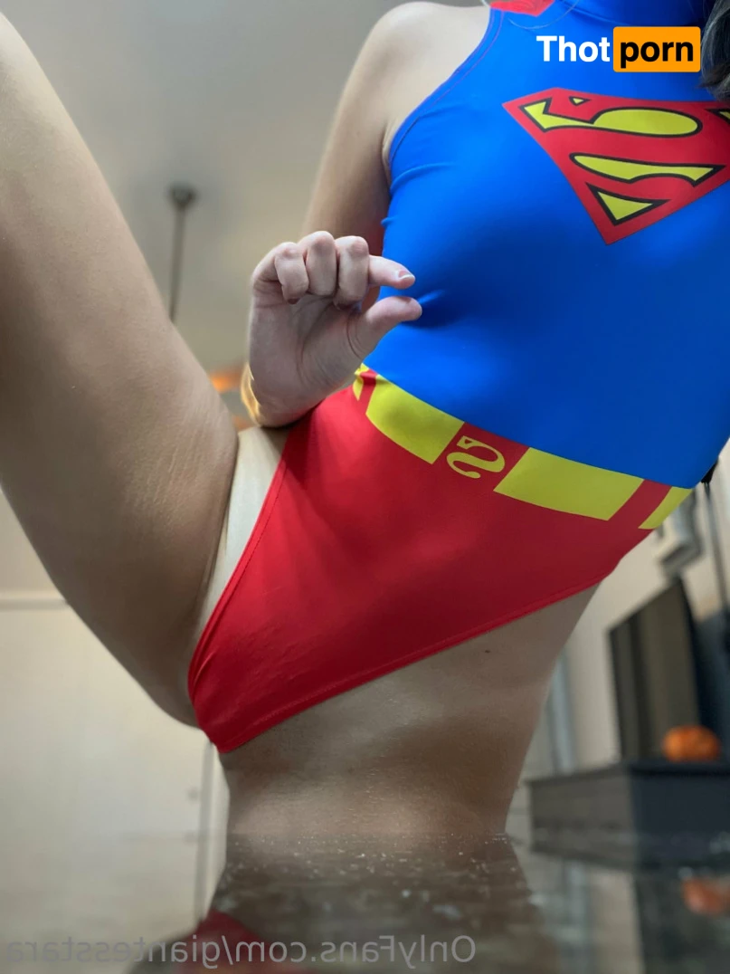 Giantess Tara 14483776