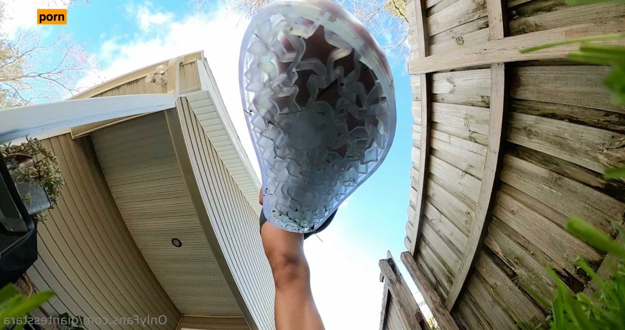 Giantess Tara 14483828