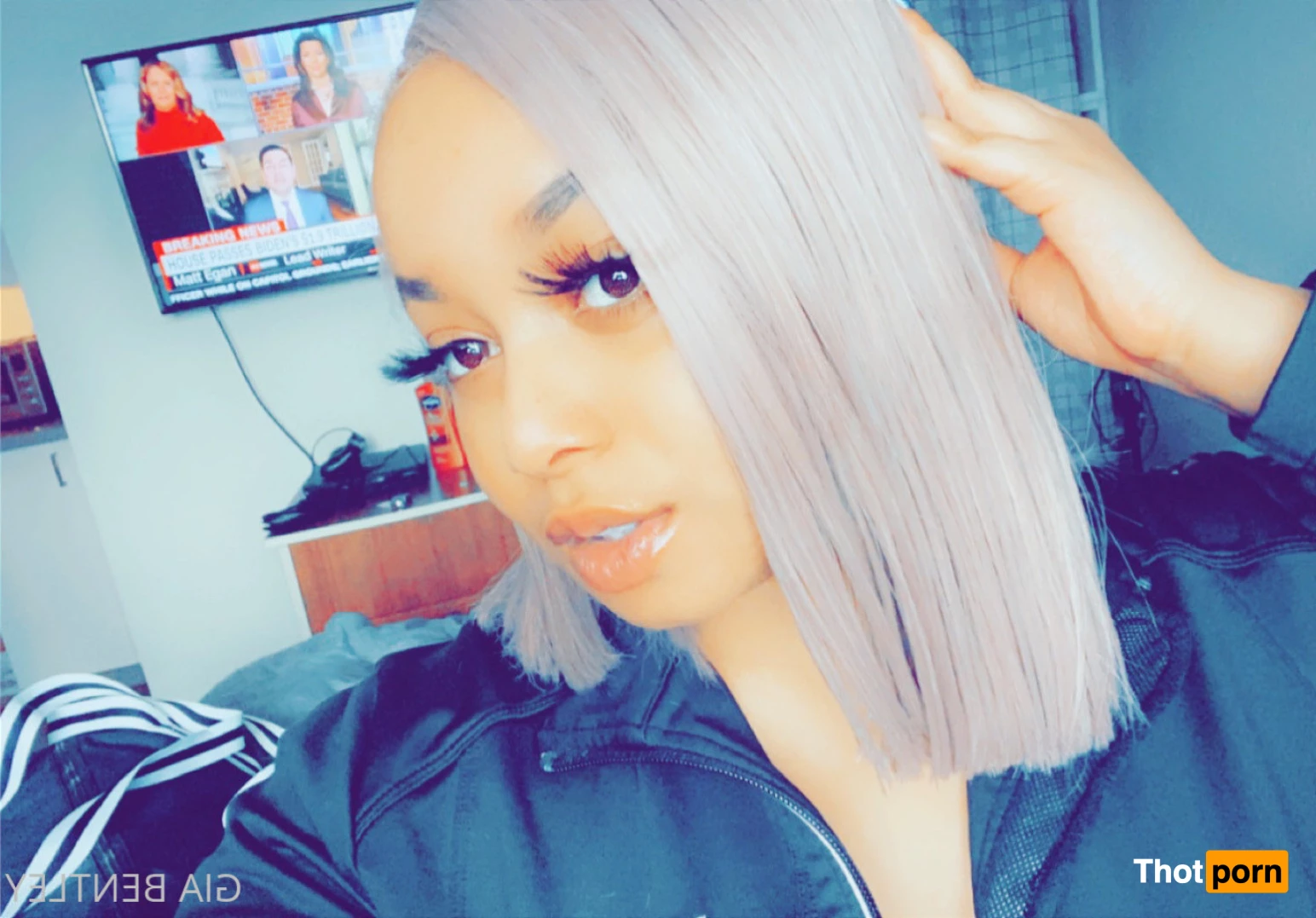 Club Gia B 🦋 7409636