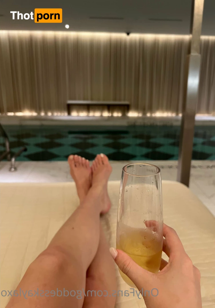 Goddess Kayla 7042583