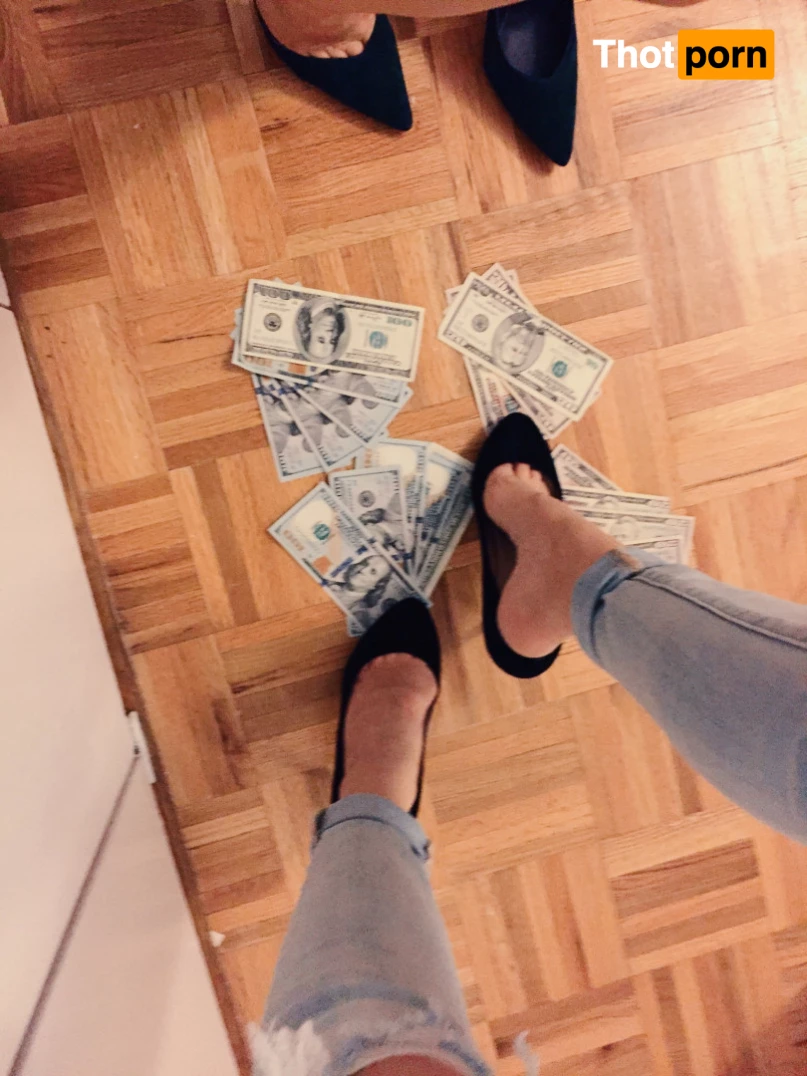 Goddess Kayla 7042861