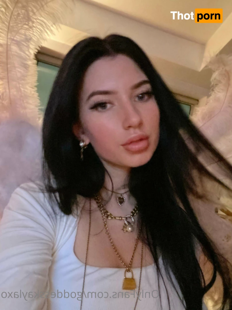 Goddess Kayla 7042915