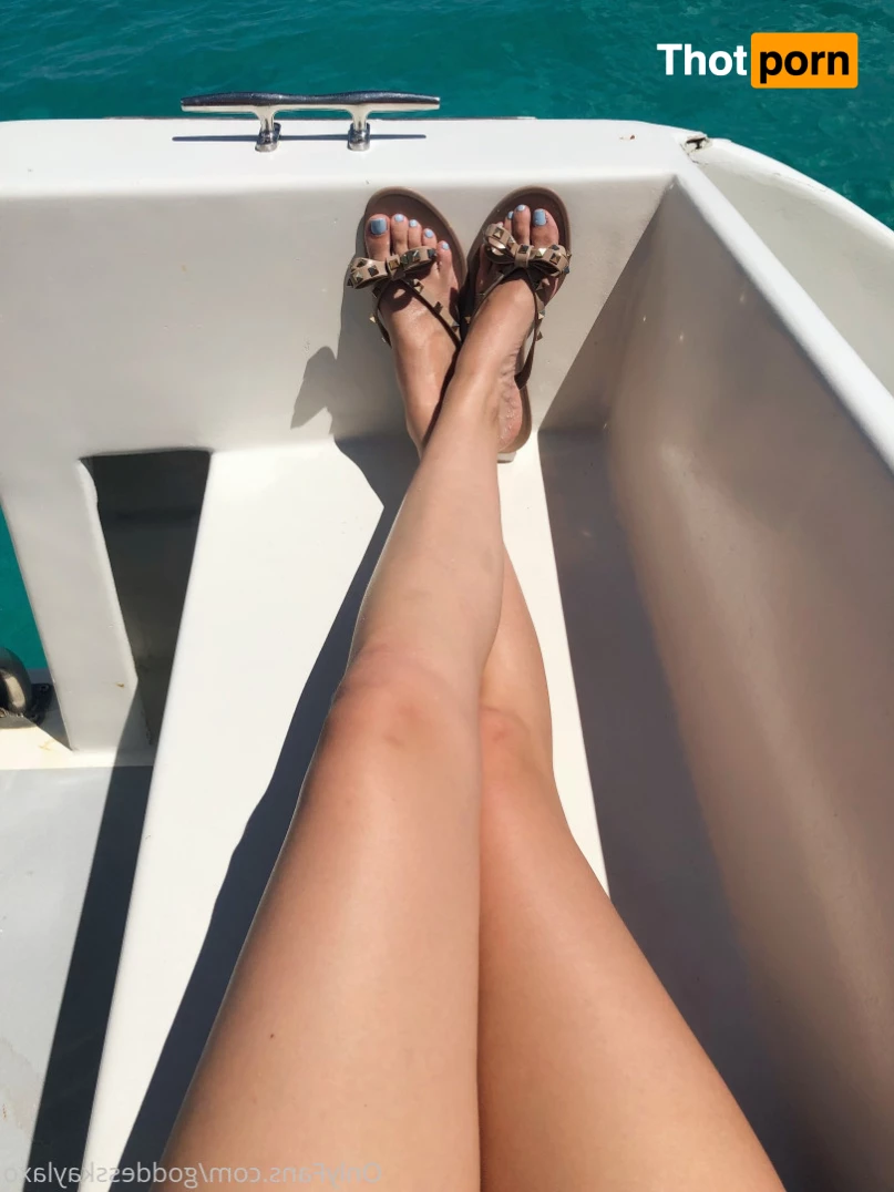 Goddess Kayla 7043011