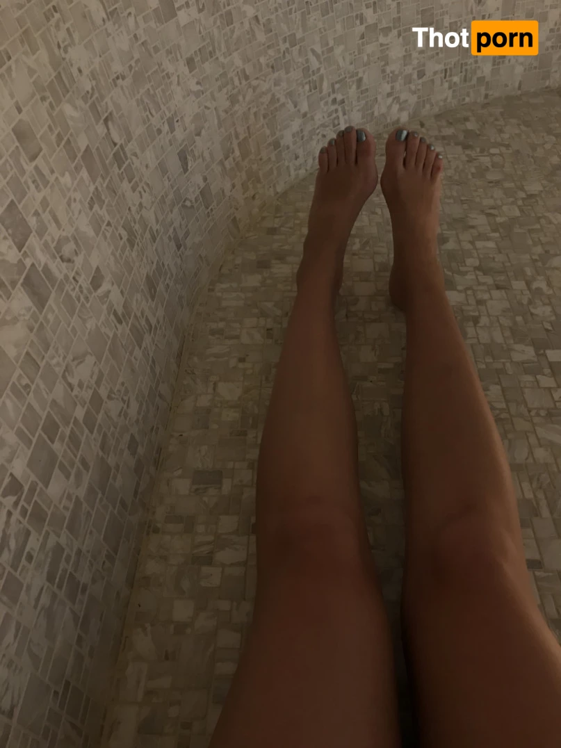 Goddess Kayla 7043052