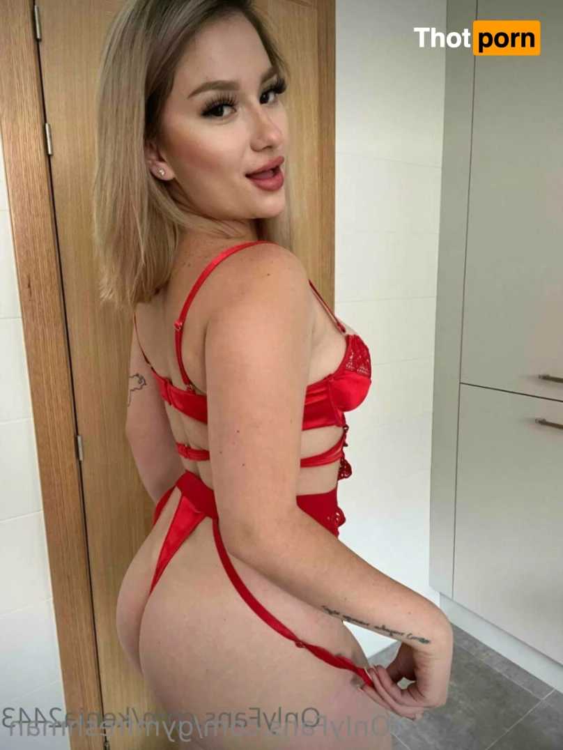 Katie Carlyle ♥️ 14456403