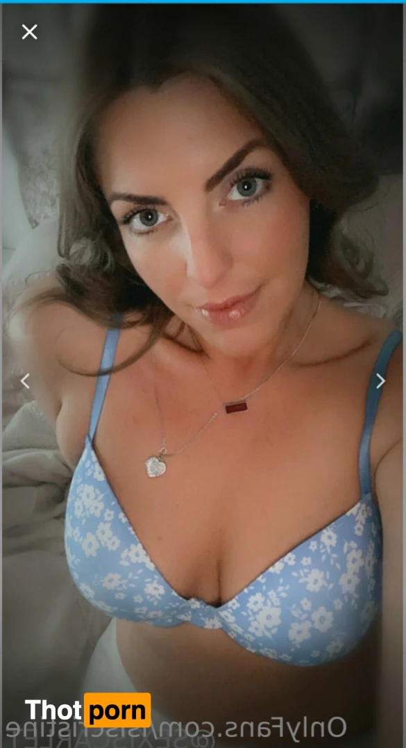 Isis Cristine 10490188