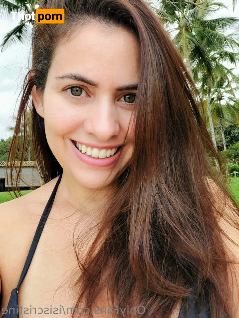 Isis Cristine 10490211