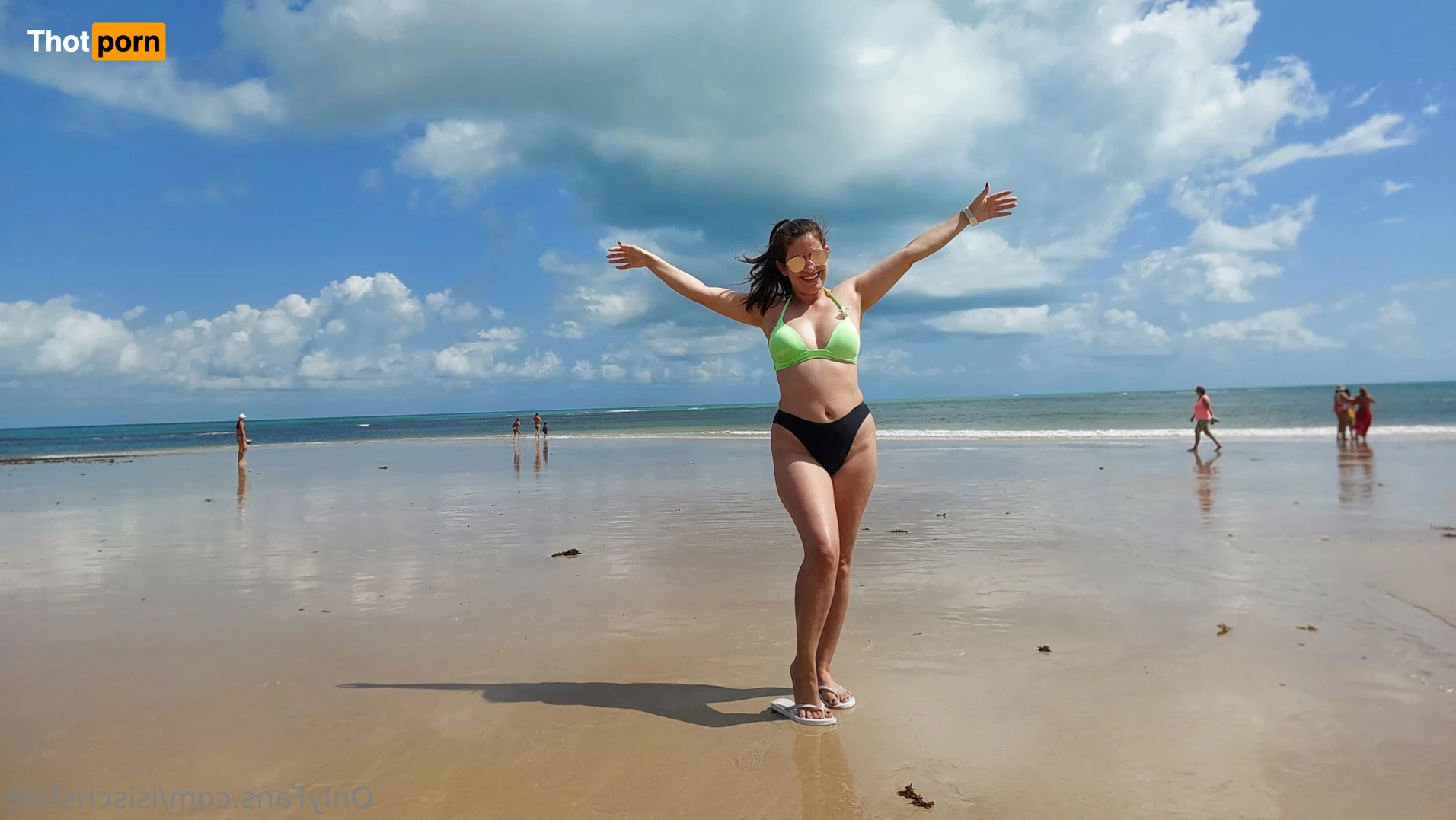 Isis Cristine 10490259