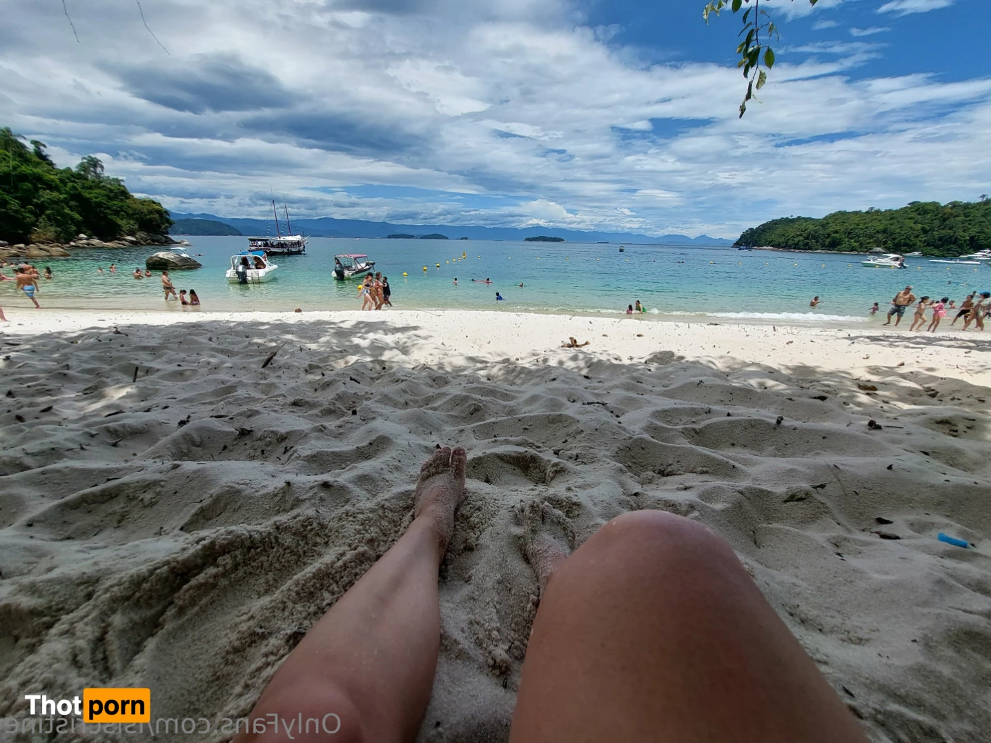 Isis Cristine 10490636