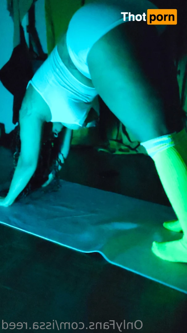 💥💫Fun with Issa 7425092