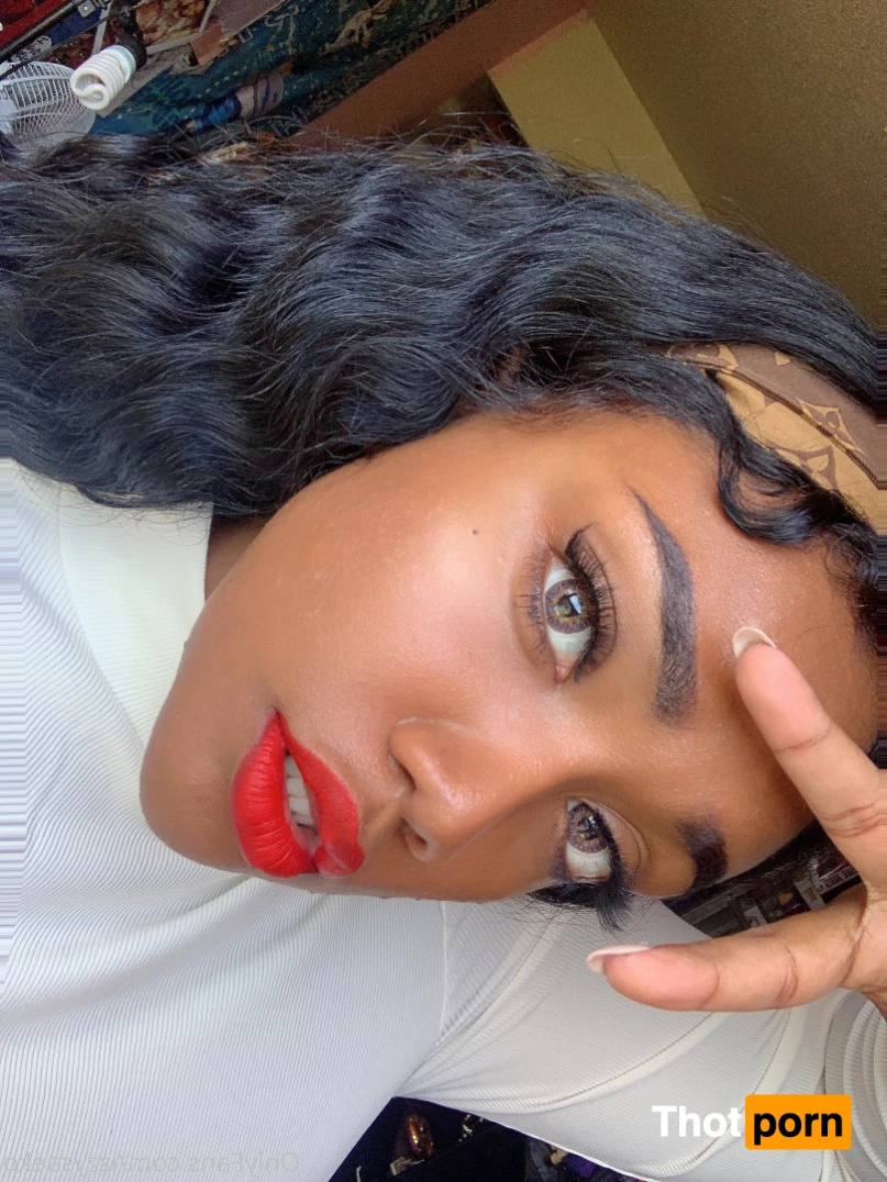 Isabella Saeko 7570994