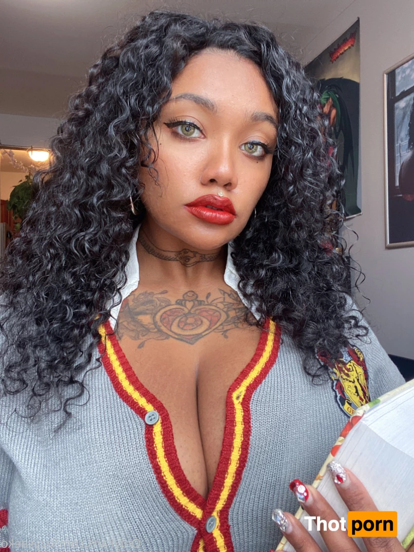 Isabella Saeko 7571032