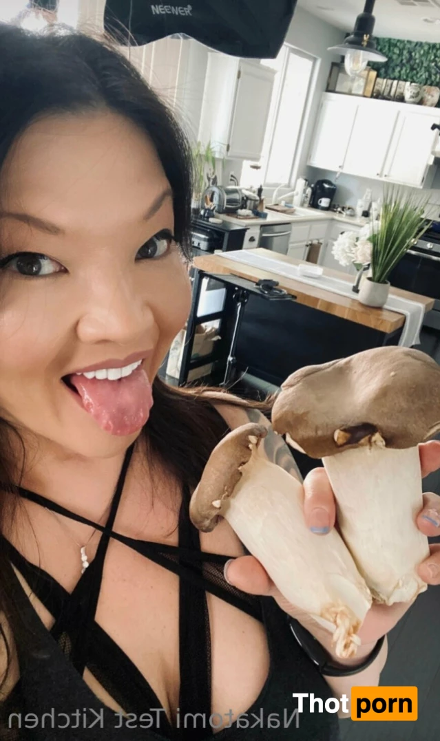 Kelly Nakatomi 10478171