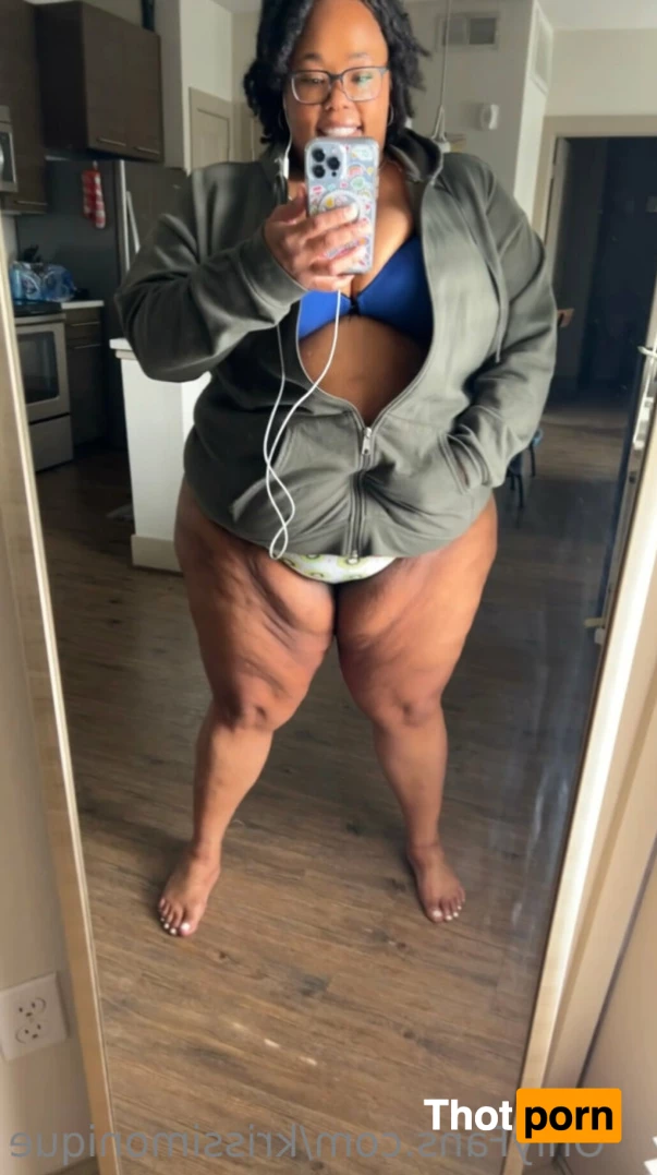 KrissiMonique 10489407