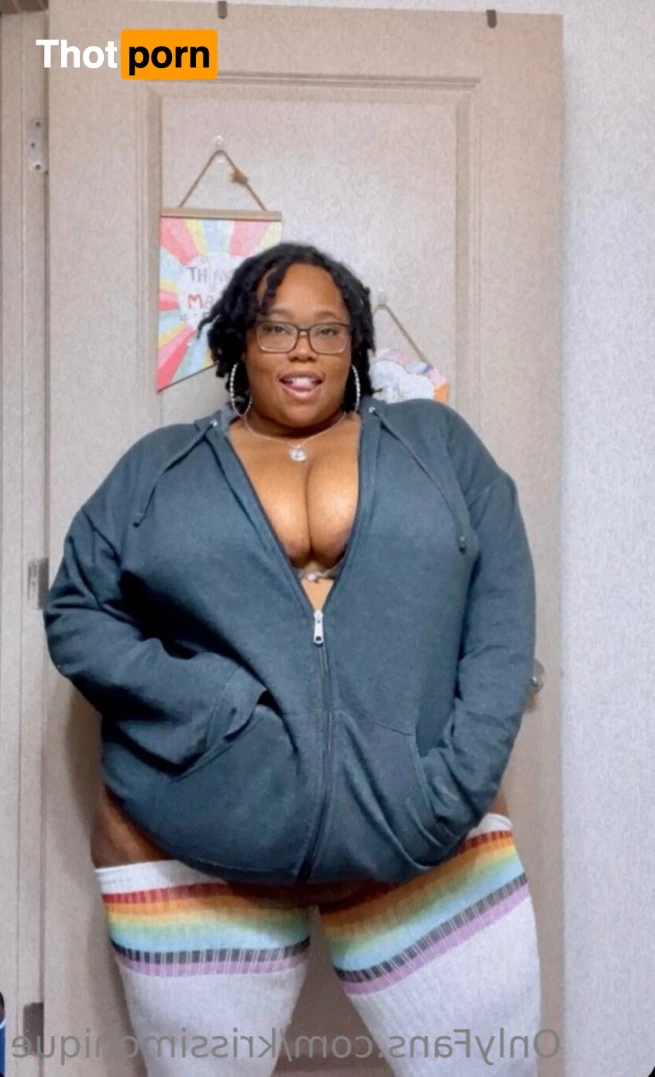 KrissiMonique 10489415