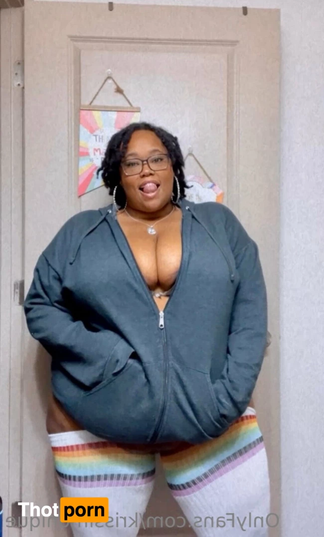 KrissiMonique 10489428