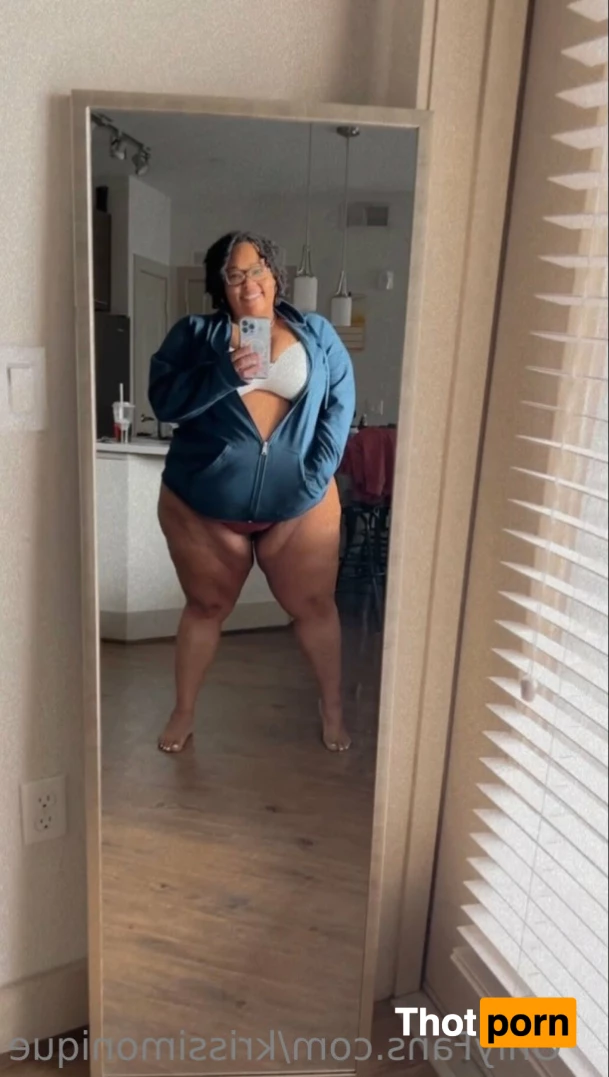 KrissiMonique 10489438